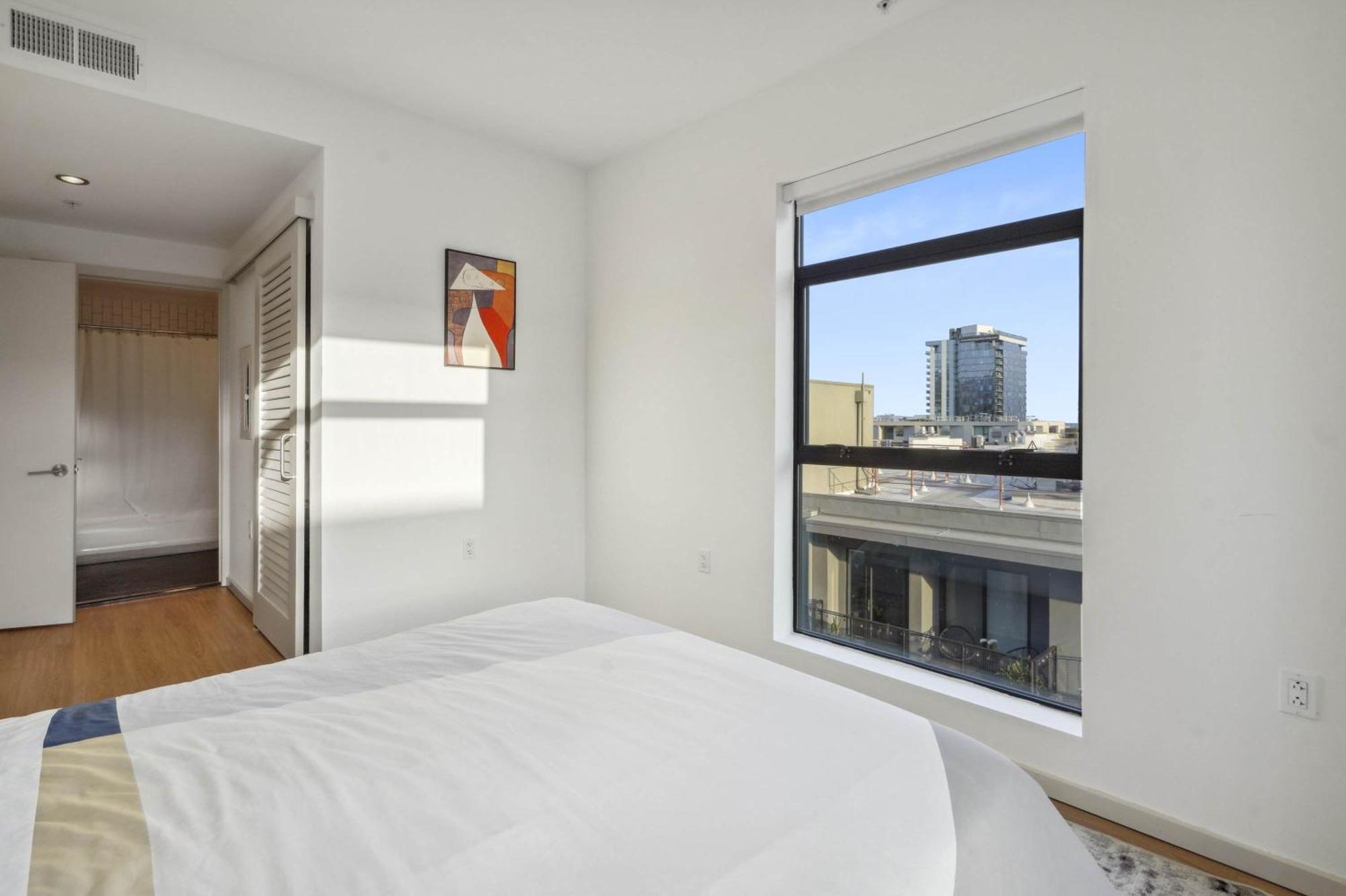 A Hollywood Escape Modern 2-bedroom Complete W Hot Tub For Pure Bliss Los Angeles