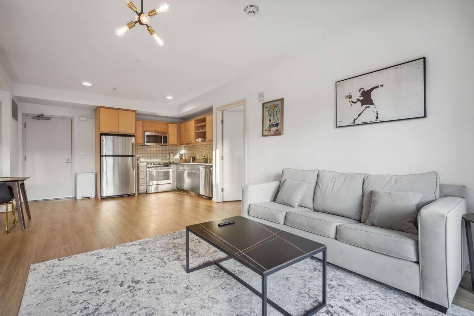 A Hollywood Escape Modern 2-bedroom Complete W Hot Tub For Pure Bliss Apartment Los Angeles